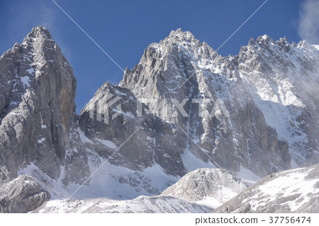 Tamlong Snow Mountain 37756474