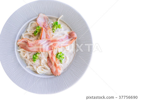 spaghetti cheese white cream bacon italian food 37756690