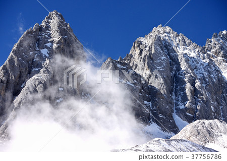 Tamlong Snow Mountain 37756786