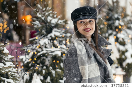 Christmas Time in the City Christmas Time in the City 37758221