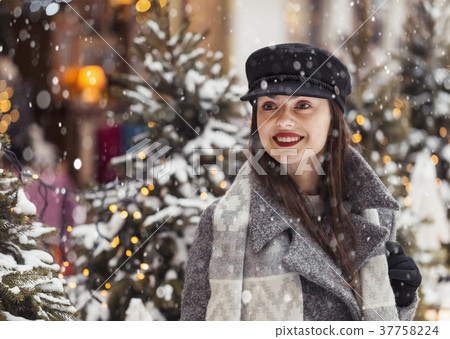 Portrait of Christmas Girl Portrait of Christmas Girl 37758224