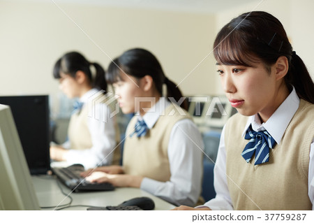 Student computer class Student computer class 37759287
