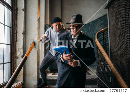 Aggressive robber with knife attack his victim Aggressive robber with knife attack his victim 37761557