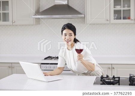Housing, living, housewife, Korean 37762293