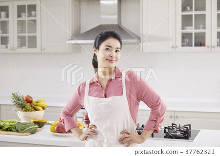 Housing, living, housewife, Korean 37762321