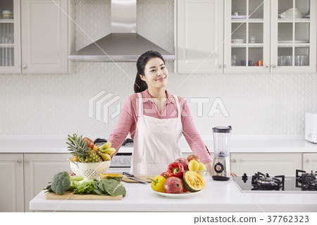 Housing, living, housewife, Korean 37762323