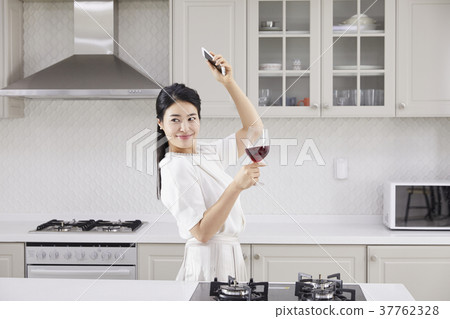 Housing, living, housewife, Korean 37762328