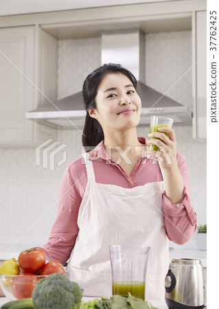 Housing, living, housewife, Korean 37762425