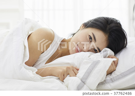 Houses, Bedrooms, Living, Women, Koreans 37762486
