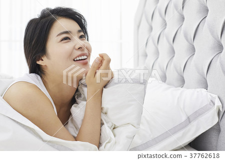 Houses, Bedrooms, Living, Women, Koreans 37762618