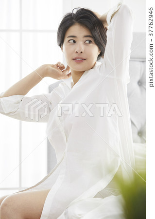 Houses, Bedrooms, Living, Women, Koreans 37762946