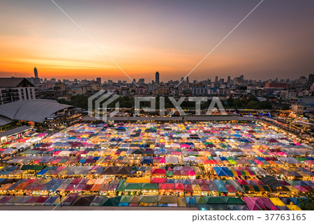 Railway Market Ratchada (Talato, Nhat, Lot, Fay Ratchada) 37763165
