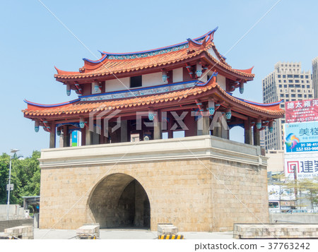 台灣新竹市新竹站附近的歷史遺址新竹城(東門城堡) 台灣新竹市新竹站附近的歷史遺址新竹城(東門城堡) 37763242