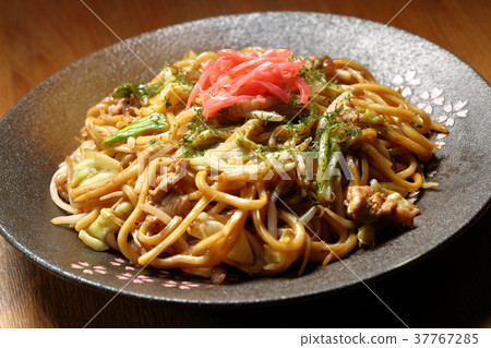 Sauce Fried Noodles 37767285