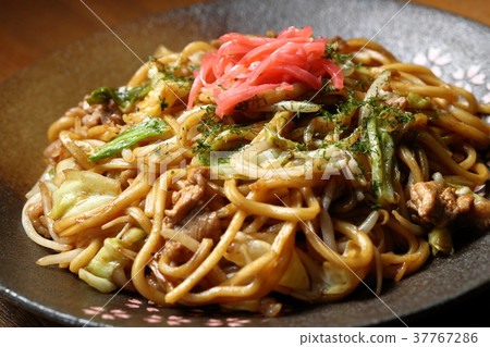 Sauce Fried Noodles 37767286