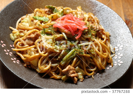 Sauce Fried Noodles 37767288