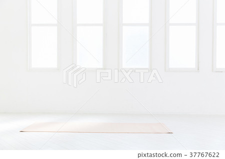 White room yoga mat 37767622