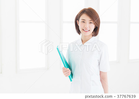 帶著微笑的護士檔案 帶著微笑的護士檔案 37767639