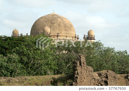 Gol Gumbaz behind foliage Gol Gumbaz behind foliage 37767930