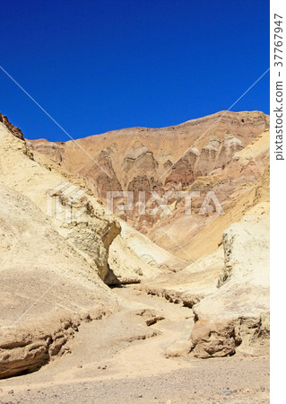 Sand and clay dunes, Zabriskie point of the Death 37767947