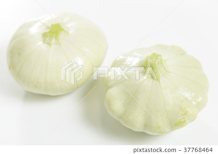 飛碟夏南瓜簡單·白色背景照片 37768464