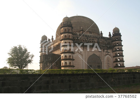 Magnificent Gol Gumbaz 37768502