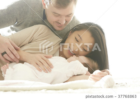 國際婚姻夫婦寶貝 37768863