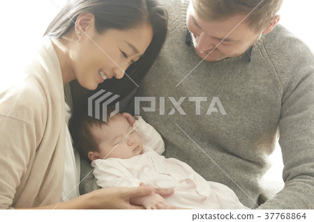 國際婚姻夫婦寶貝 37768864