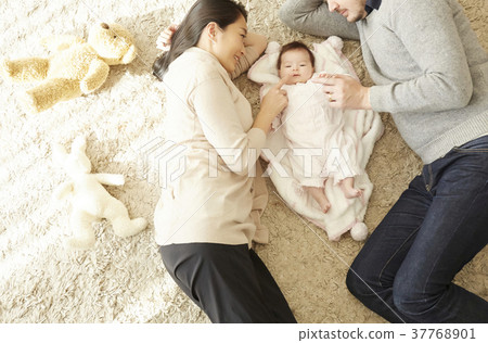 International marriage Parent-child Baby lying down International marriage Parent-child Baby lying down 37768901