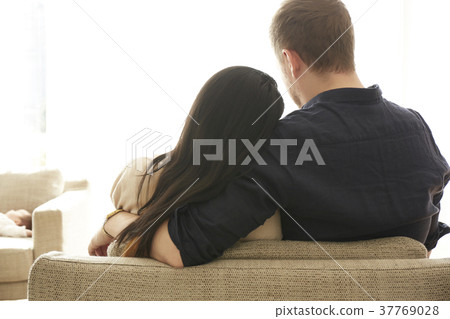 Couple international marriage 37769028