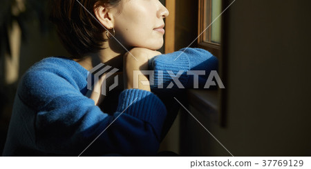 Woman relaxing in the living room Woman relaxing in the living room 37769129