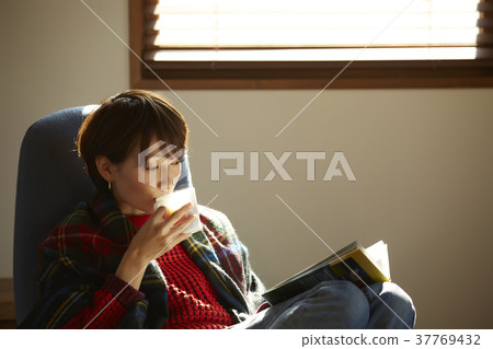 Woman relaxing in the living room Woman relaxing in the living room 37769432