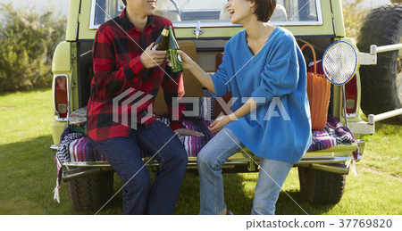 Married couple relaxing outdoors 37769820