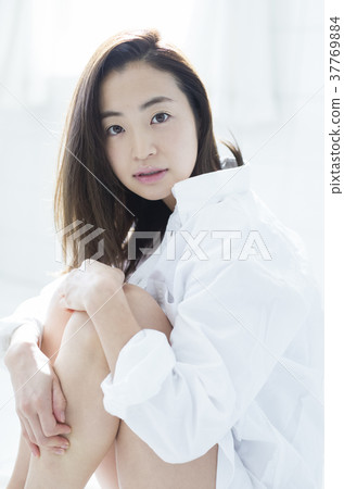 Female beauty 37769884