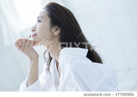 Woman beauty makeup Woman beauty makeup 37769908