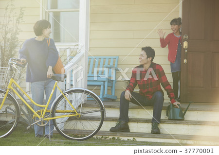 出去的家庭 出去的家庭 37770001