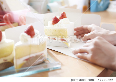 Hand boxing in a cake shop 37770266