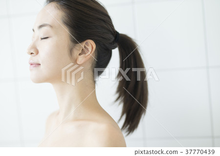 Female beauty 37770439