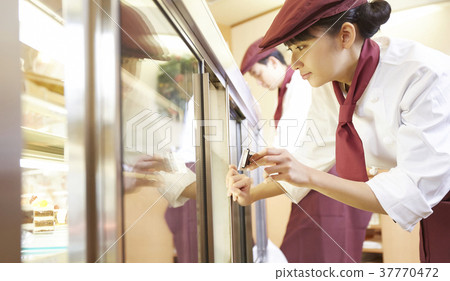 Woman doing part-time job at a cake shop 37770472