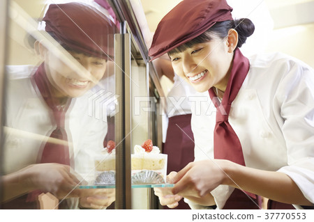 Woman doing part-time job at a cake shop 37770553