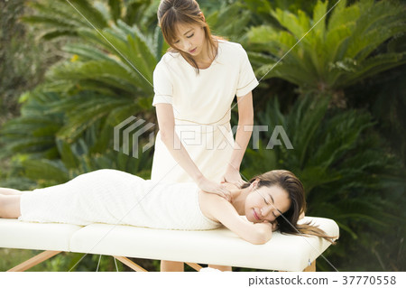 Woman Resort Este 37770558