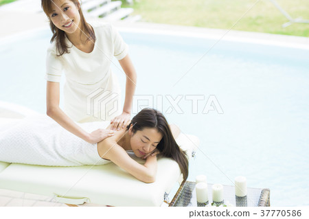 Woman Resort Este 37770586