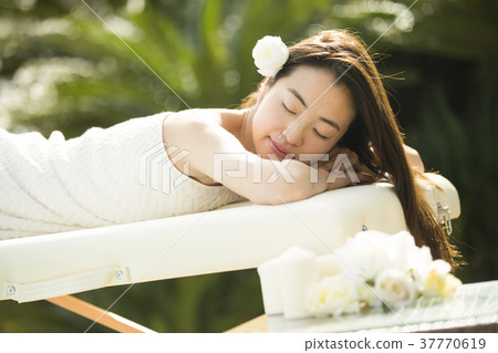 Woman Resort Este 37770619