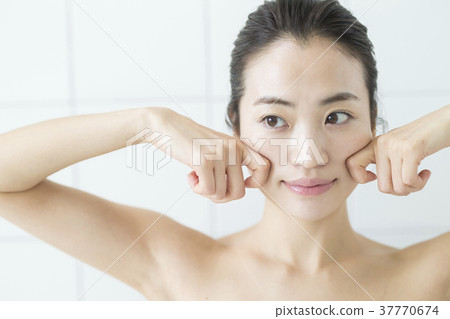 女人美容按摩 37770674