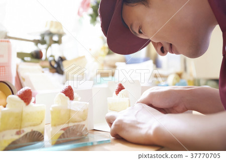 Men working in a cake shop 37770705