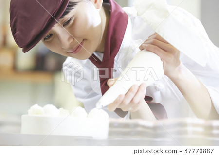 Woman doing part-time job at a cake shop Woman doing part-time job at a cake shop 37770887