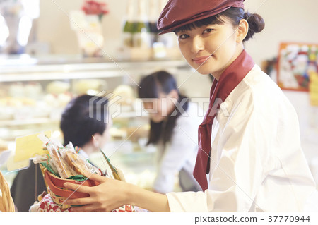 Woman doing part-time job at a cake shop 37770944