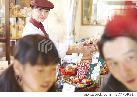 Woman doing part-time job at a cake shop Woman doing part-time job at a cake shop 37770951