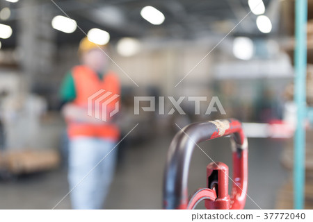 Male worker Male worker 37772040