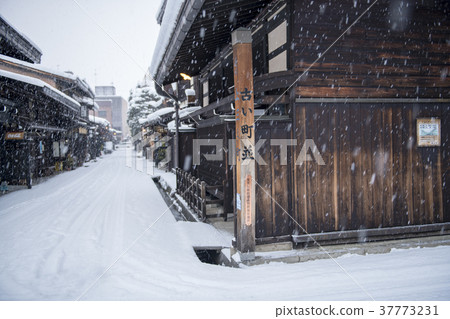 飛Tak高山的冬天風景 37773231